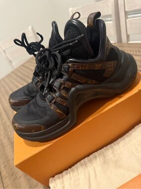 Louis Vuitton women’s arch light sneakers women’s size 41